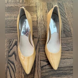NWOT MICHAEL Michael Kors patent nude pumps size 8.5